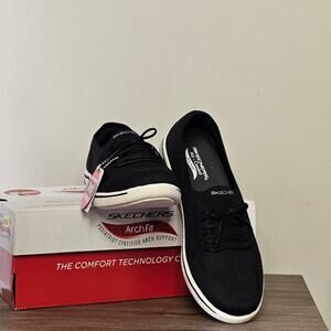 SKECHERS Women's Irresistible Microburst Slip On Size 7.5 Black   NWT